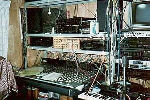 かつてのタヌパックスタジオ。写っているサウンドトラックス社の卓は楽器屋に下取りされ、今はない