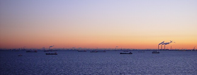 夜明け前の東京湾
